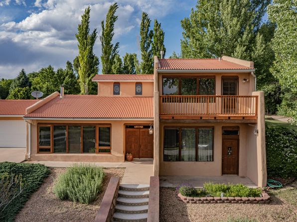 14 Entrada Del Jardin, Santa Cruz, NM 87567