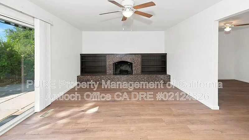 3 bed, 2.0 bath, 1490 sqft, $3,200 — Photo 3