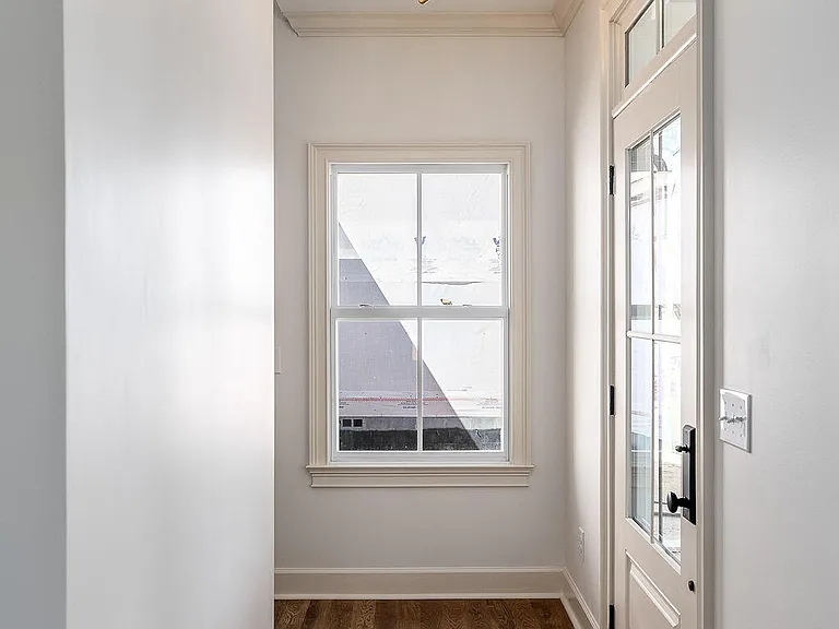 221 Williamsburg St NE — Photo 15