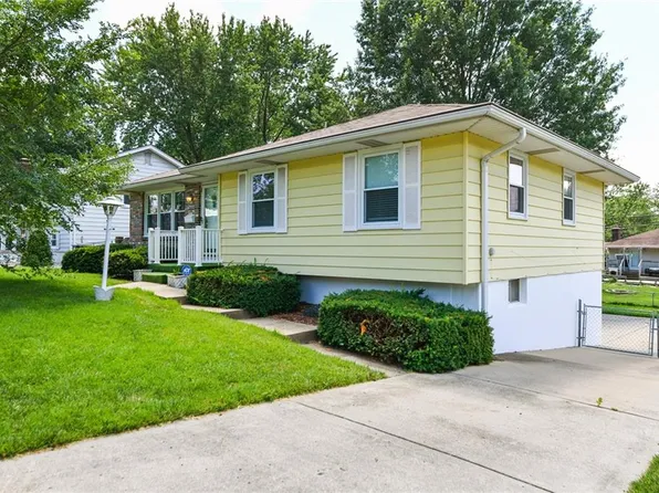 7009 NW 80th St, Kansas City, MO 64152