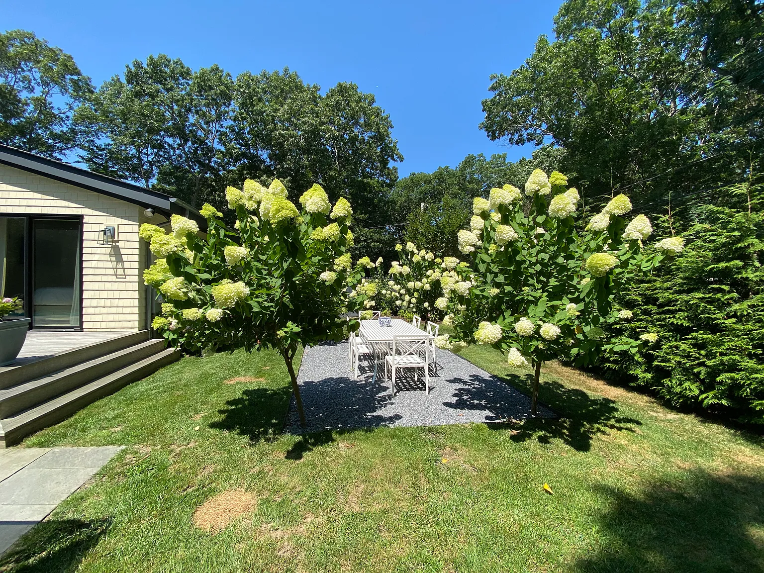 East Hampton Oasis with Pool — Photo 2