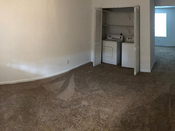 4th image of 910 Thousand Oaks Dr