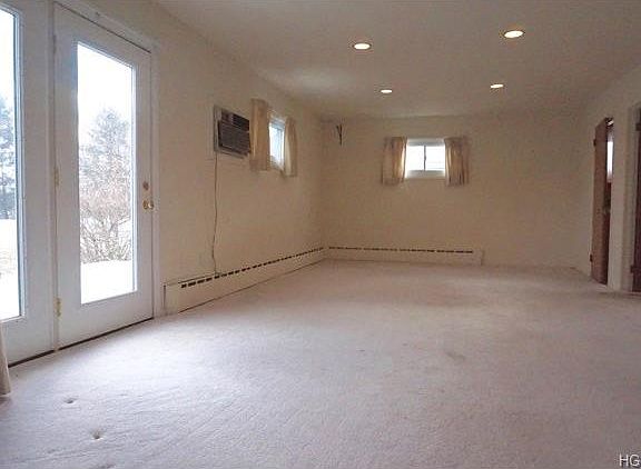 2nd image of 14 Thomas Jefferson Pl