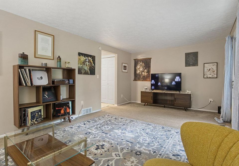 1st image of 100 Carriage Ct #1