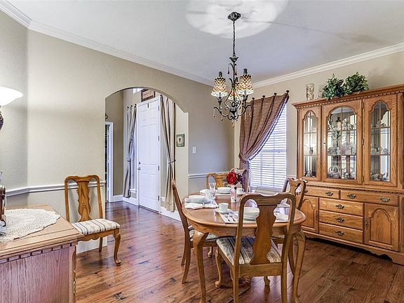 4th image of 1304 Timberline Dr