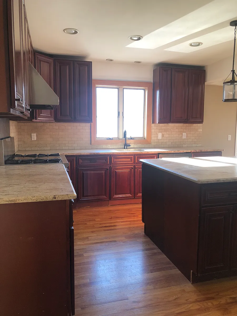 Building Photo - 76 Cornwell Ave #1