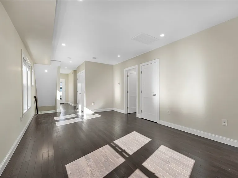 43 Wright Ave #4 — Photo 44