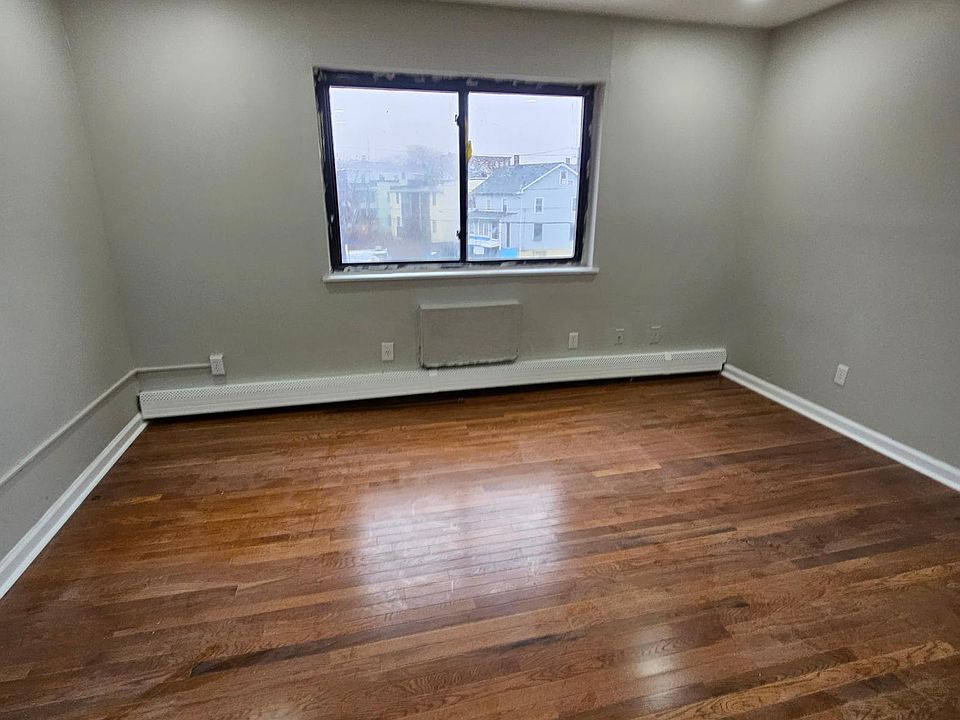 2nd image of 400 Olive St #13C