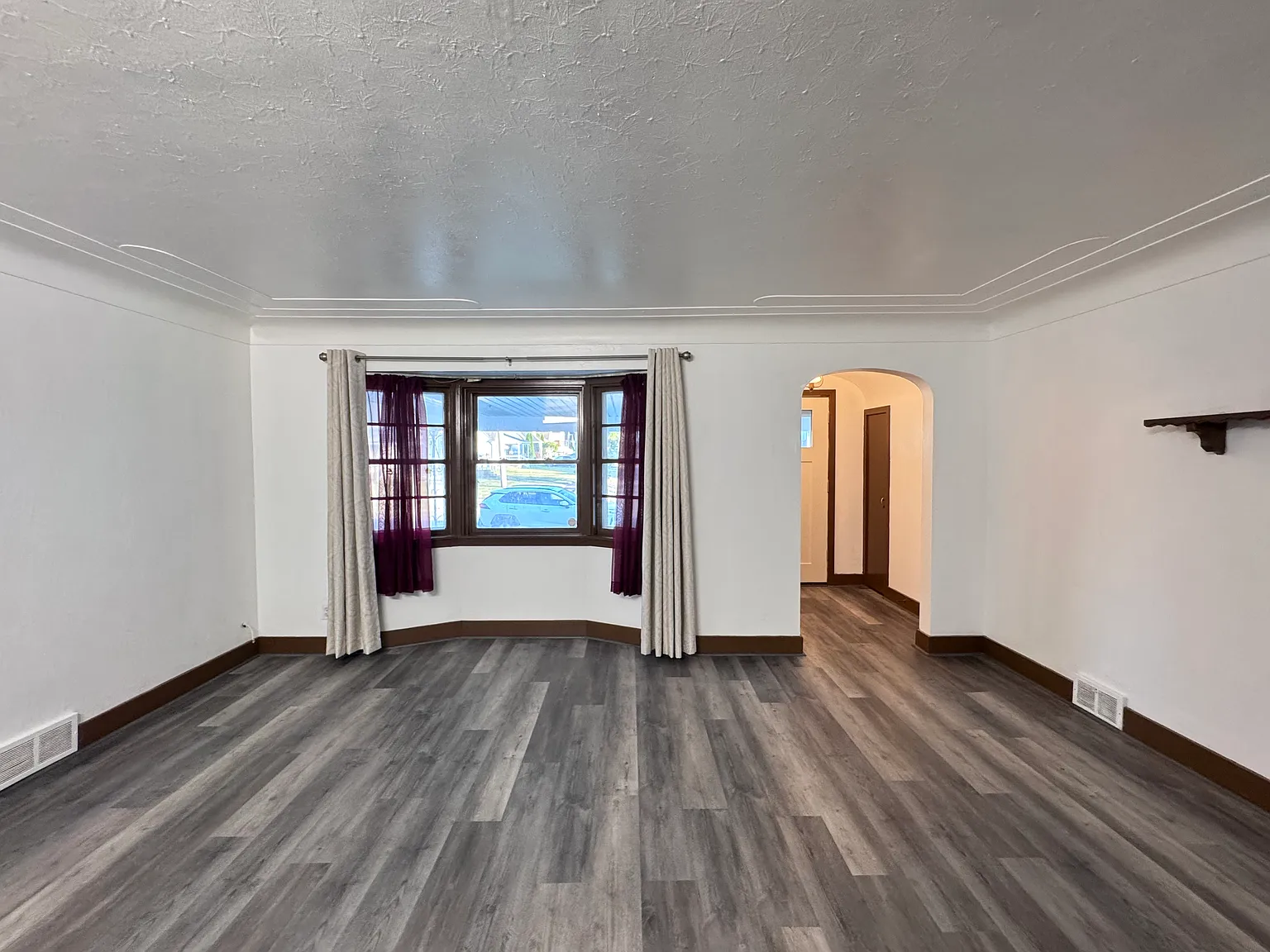 270 Straley Ave — Photo 4