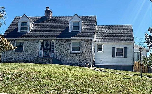 1st image of 3002 Woodbine Ave