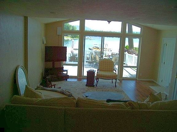4th image of 181 Terrace Ave