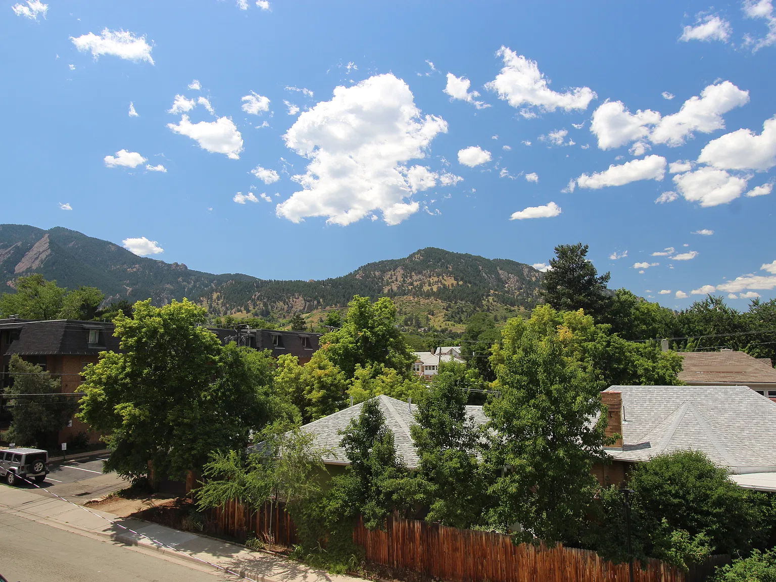 3 bed, 900 sqft, $4,740 — Photo 3
