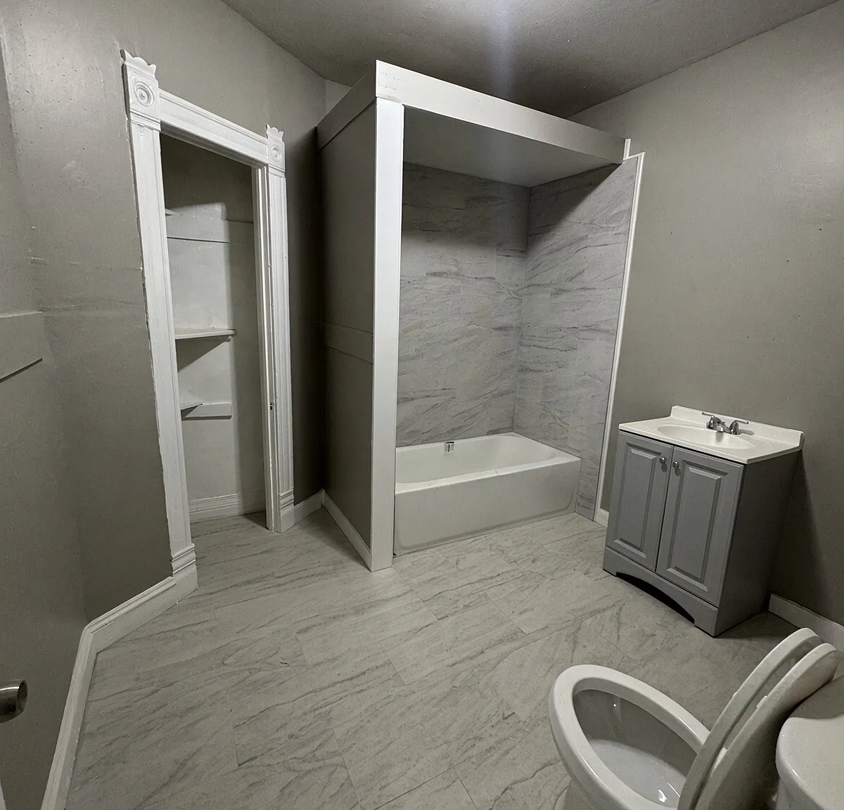 207 McLennan Avenue - 2 — Photo 4