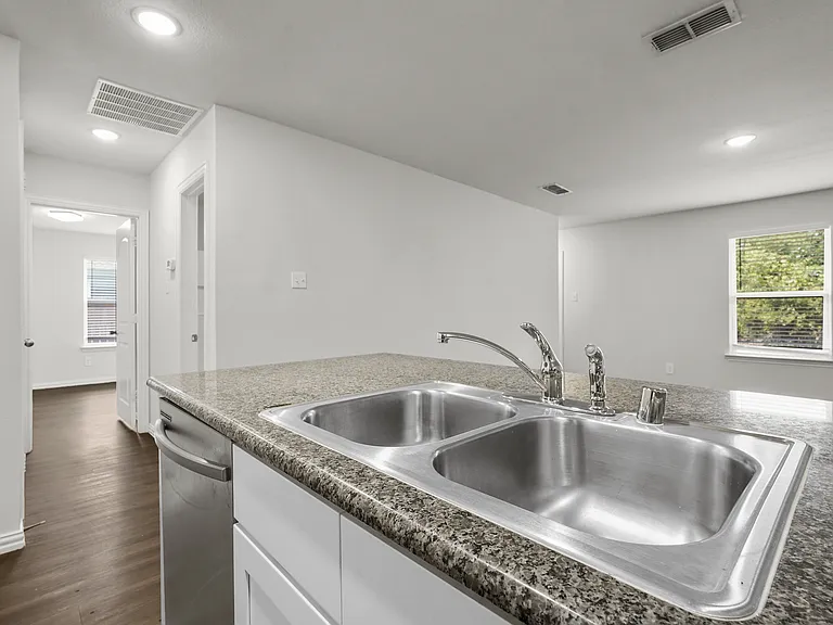 2208 Sayle St — Photo 3