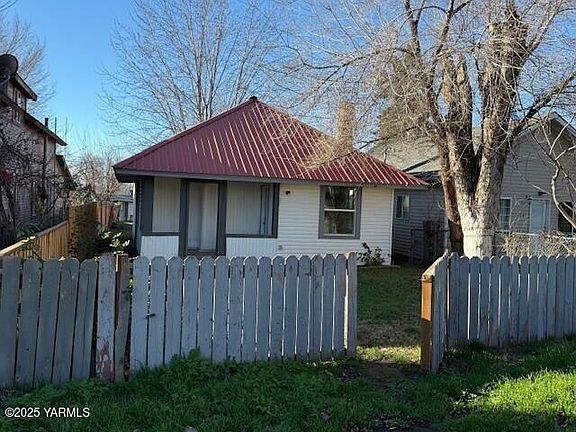 2nd image of 1006 Maple Way