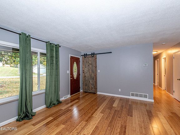 5th image of 3002 Marvin Cir