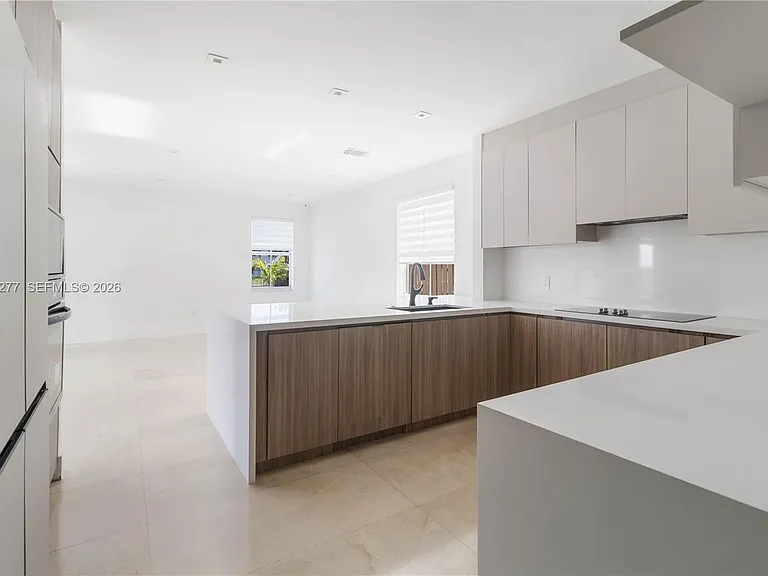 8551 NW 110th Ave — Photo 9