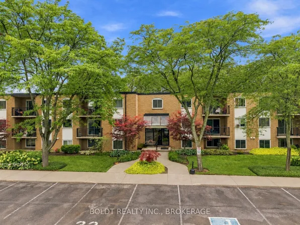 6 Westlake Ln #110, Saint Catharines, ON L2N 5S3