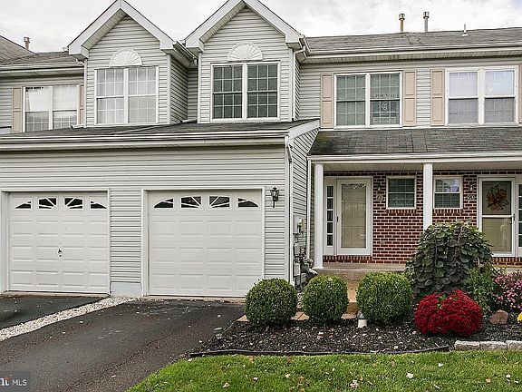 2nd image of 89 Forrest Ct