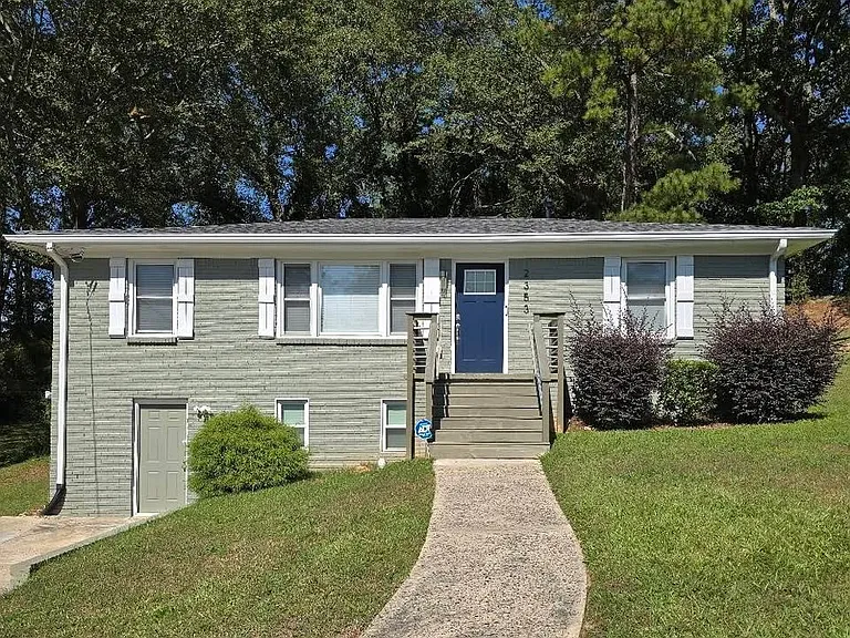 2353 Larchwood Rd SW #B — Photo 14
