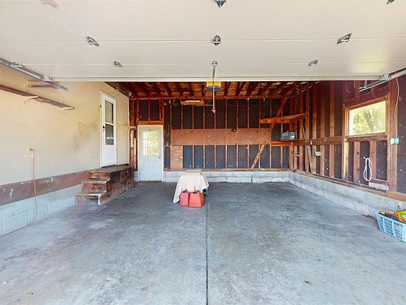 3rd image of 279 Gregory Rd