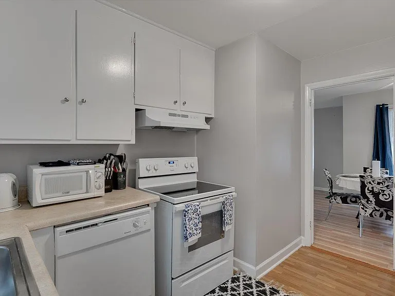 815 W Markham Ave #A — Photo 23