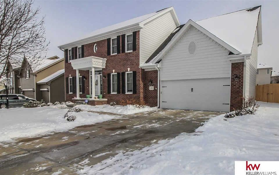 1st image of 4915 N 140th St