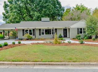 221 Brookdale Dr, Statesville, NC 28677