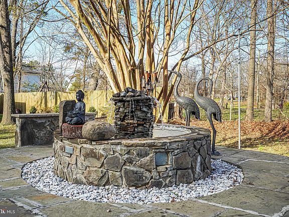 3rd image of 9283 Glen Meadow Ln