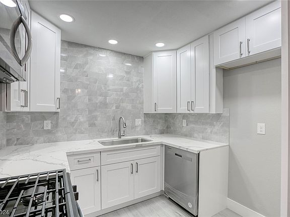 5th image of 5179 Caliente St Unit 113