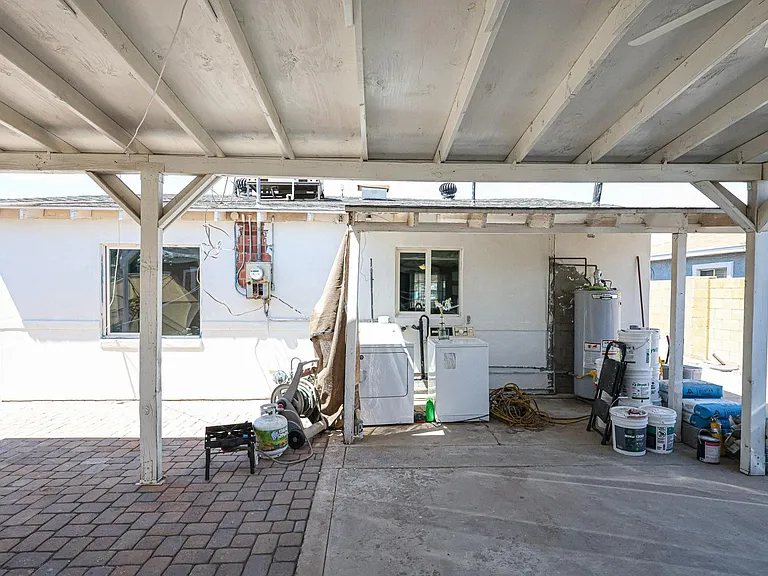 2217 E Harvard St — Photo 24