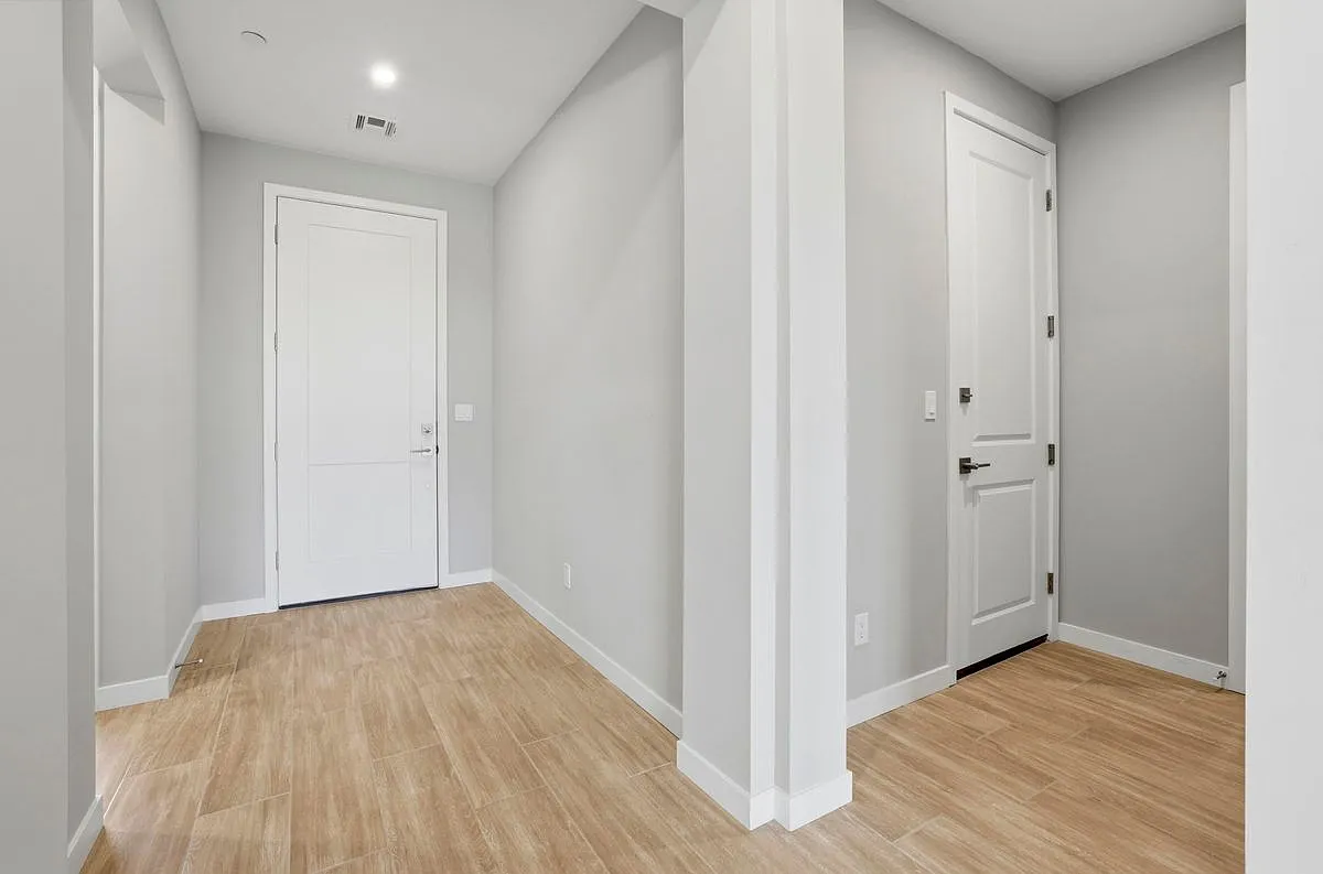 2 bed, 2.5 bath, 1613 sqft, $3,065 — Photo 2