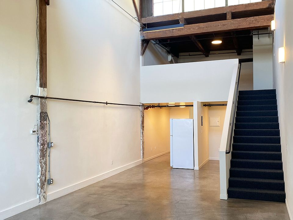 Main view (right).