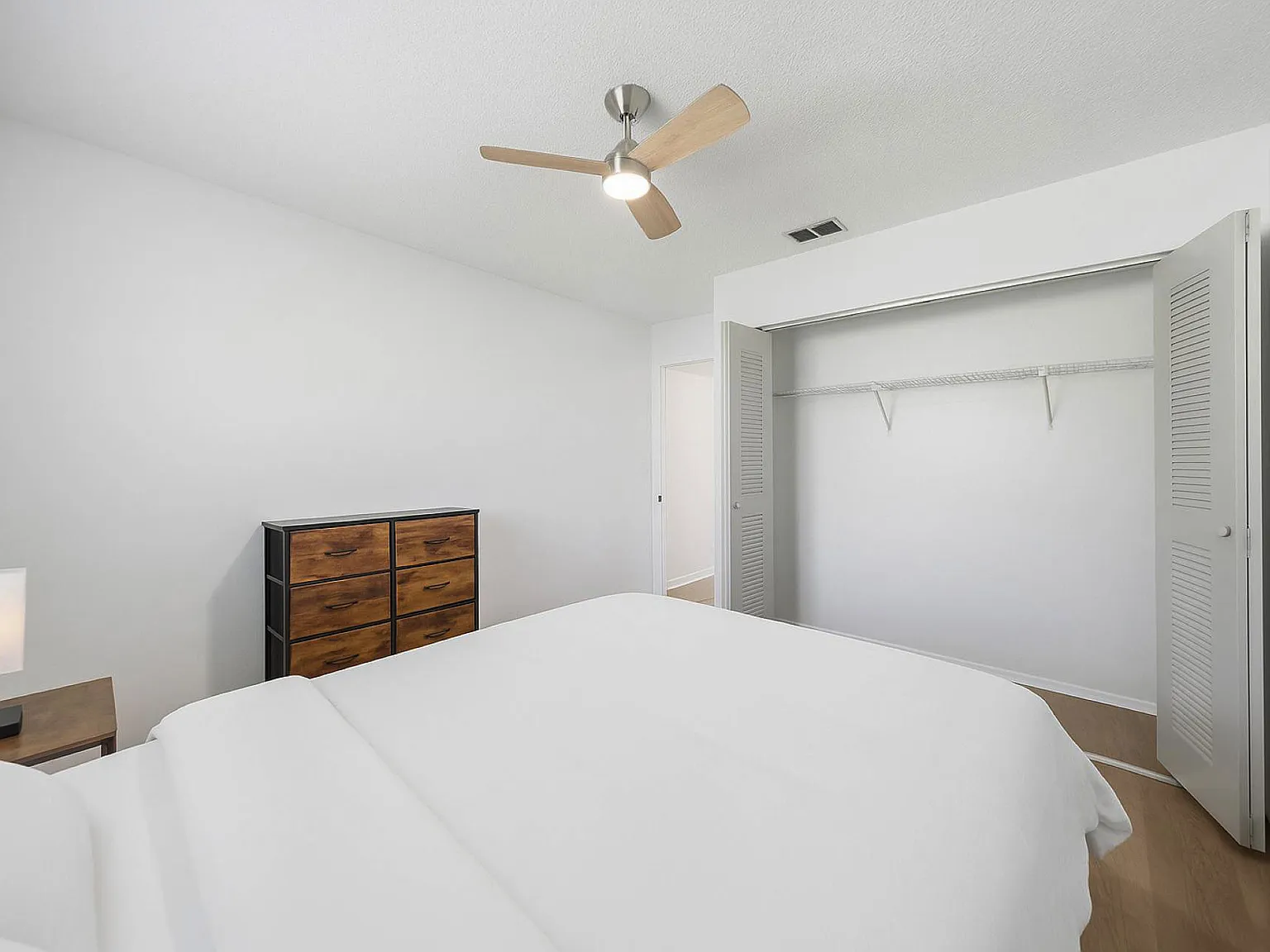 4 bed, 2.0 bath, 1401 sqft, $910 — Photo 1