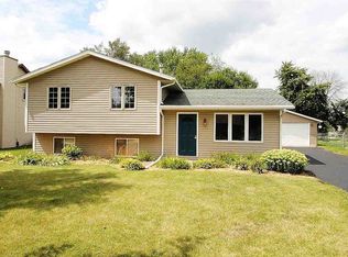 5182 Jenkins Dr, South Beloit, IL 61080