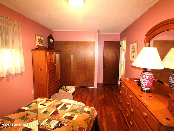 3rd image of 803 N Mead St