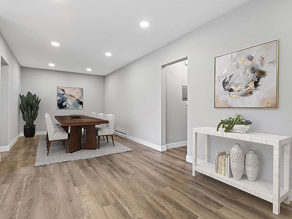 2nd image of 2027 Vista Del Mar St #5