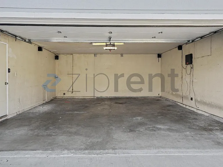 927 Freeman Ave — Photo 3