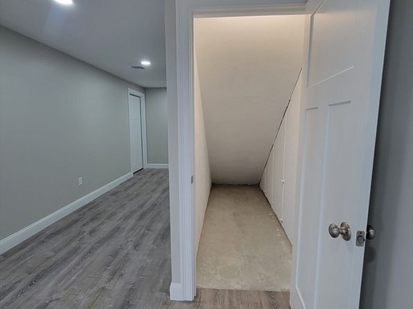 579 Summit St #2, Fall River, MA 02724