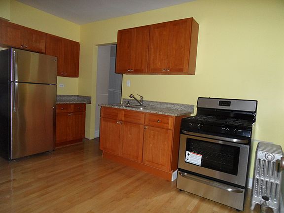 4th image of 6703 N Greenview Ave #1B
