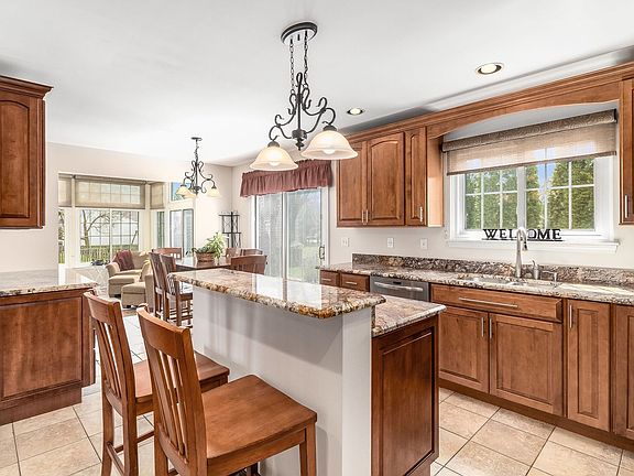 4th image of 411 Joseph Ct