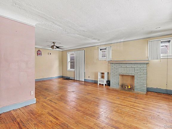 4th image of 15781 Northlawn St