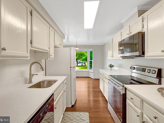 2nd image of 2960 Oakleigh Ln