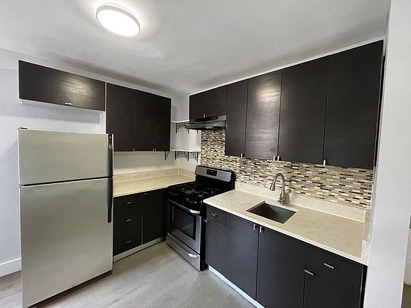 4th image of 4720 40th St APT 2H