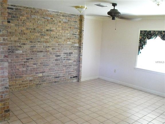 3rd image of 855 Hawkes Ave