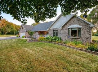 1 Hickory Dr, Paris, IL 61944