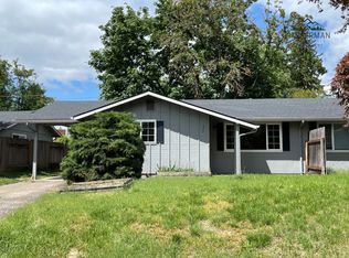 315-325 Lobelia Ave, Eugene, OR 97404