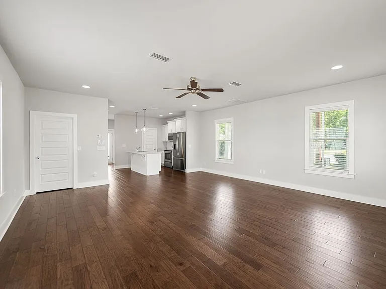 700 Cottage Park Dr — Photo 13