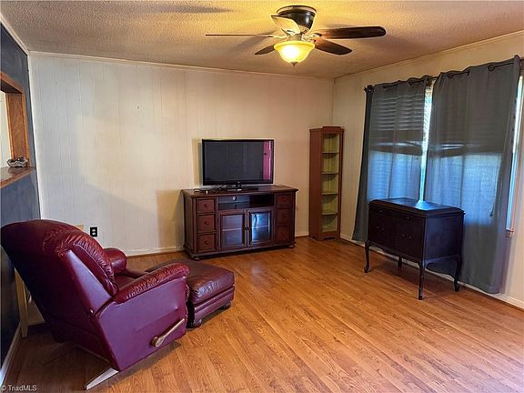 4th image of 4151 Valley Ridge Dr