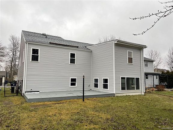 4th image of 14 Brockmoore Dr